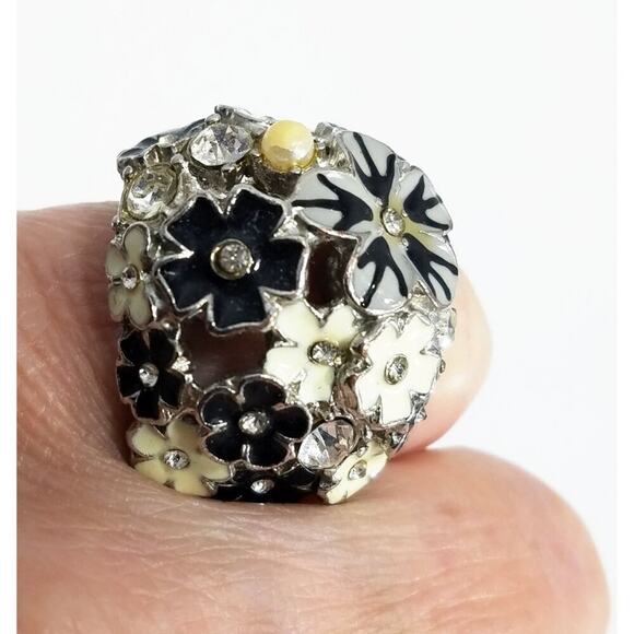 Enamel Floral Statement Ring Black Gray White Rhinestones Size 6.5 Vintage - Picture 10 of 10